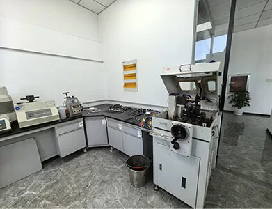 Wuhu-fabrikkens laboratorium · Testudstyr