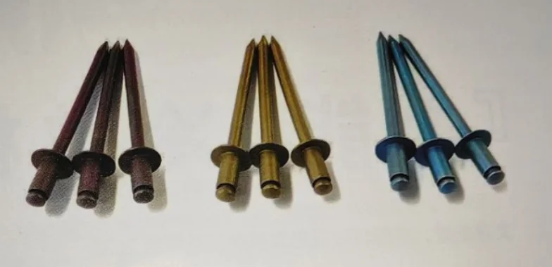 Nissen Rivet farvede titanriveter